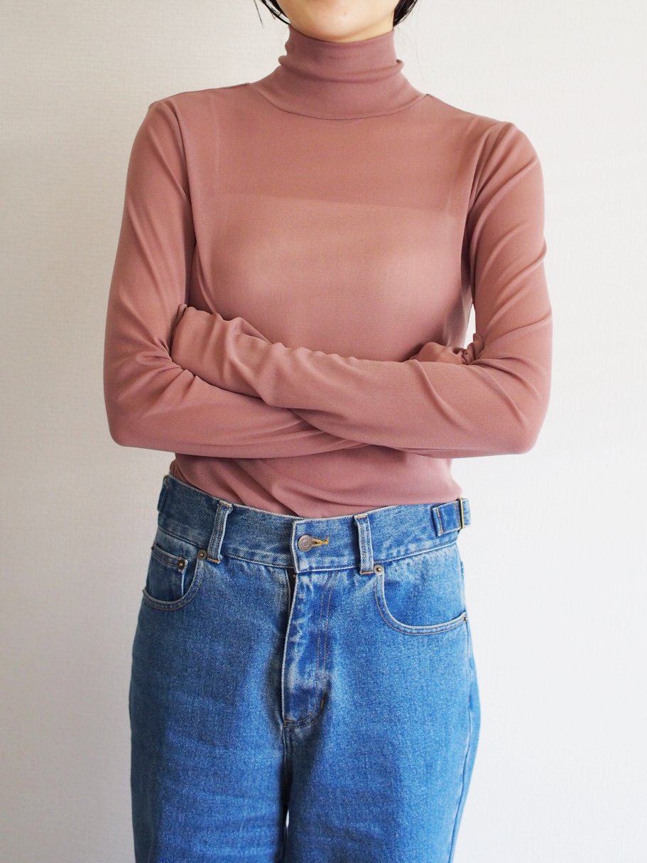 pink beige:屋内での色味